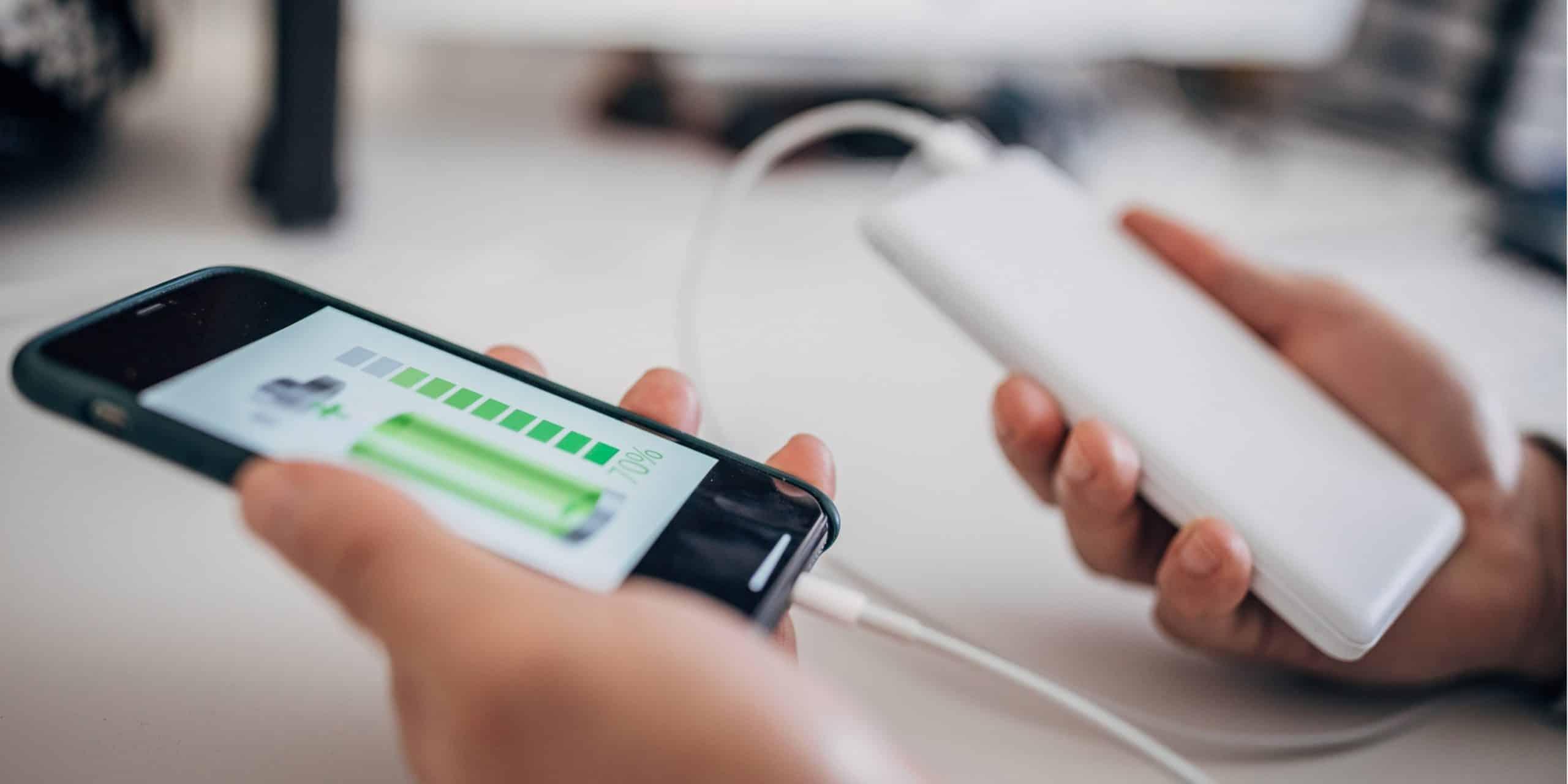 Alt text (in Italian): Powerbank indispensabile per ricaricare lo smartphone ovunque