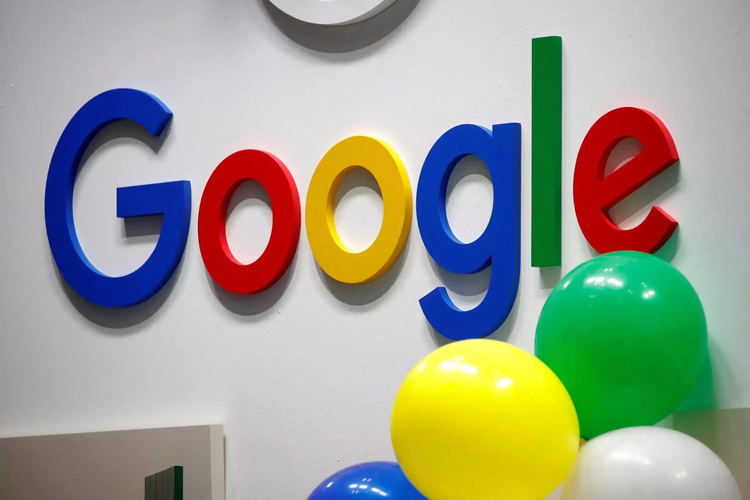 **Alt text (in Italian):**
Logo colorato di Google con palloncini, simbolo del progetto IA Google Imagen.
