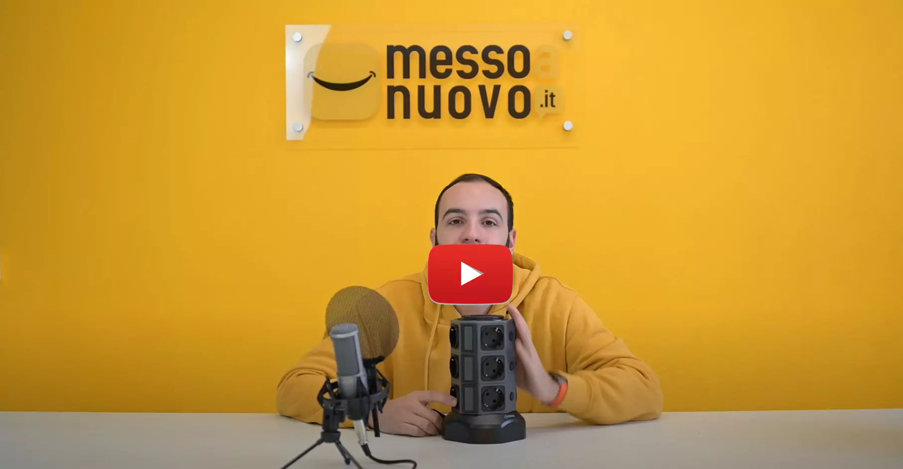 **Alt text (in Italian):**
Recensione Apresa CP01W multipresa a torre con USB-C e ricarica wireless