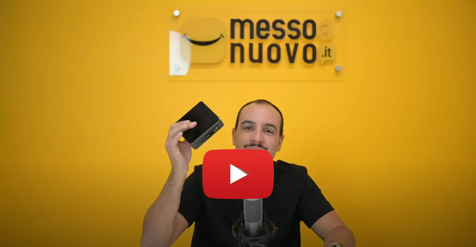 **Alt text (in Italian):**  
Recensione Intel NUC7I5BNK ricondizionato da MessoNuovo.it in formato compatto.