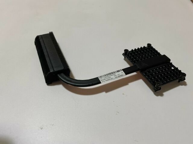 Adattatore per PC ricondizionati su superficie bianca, accessorio informatico qalnexvori.shop