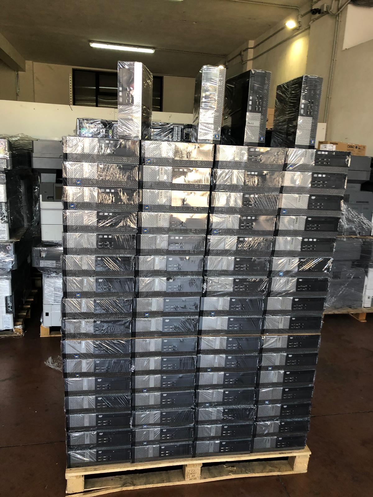 Pallet di PC desktop ricondizionati in magazzino, qalnexvori.shop, vendita computer usati