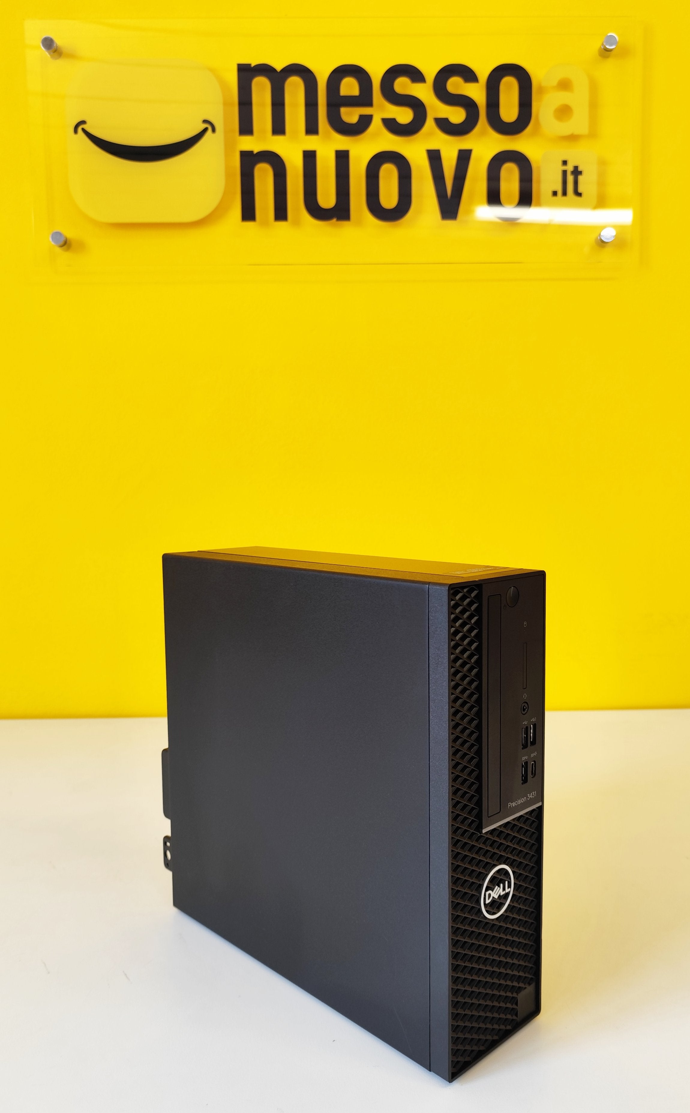 DELL Precision 3431 SFF ricondizionato su sfondo giallo con logo qalnexvori.shop, PC compatto ideale per ambienti aziendali e smart working