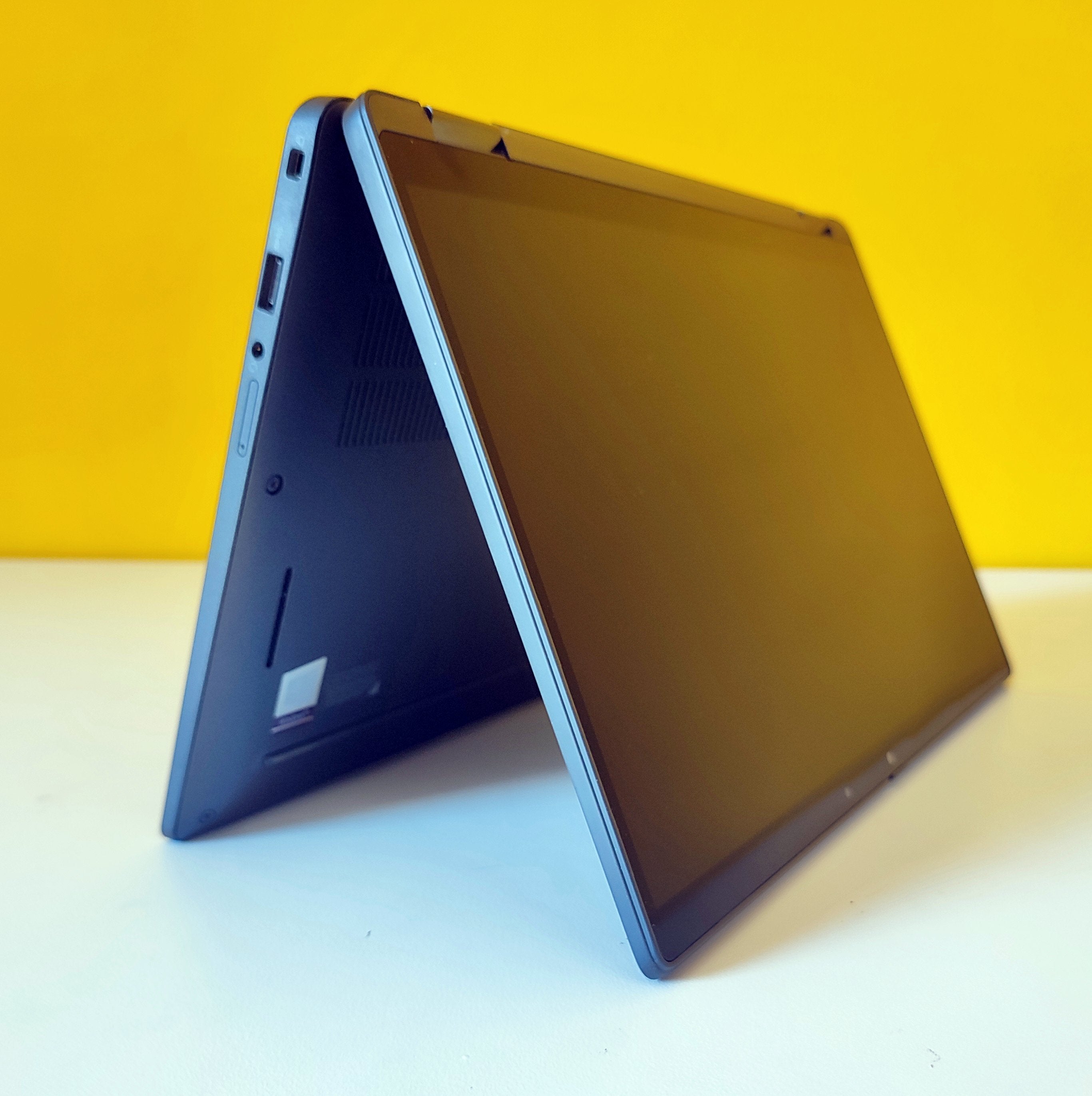 DELL Latitude 7310 Notebook 2-1 Convertibile 13.3" FullHD Touch Screen | Intel Core i5-10310 | Ram 16GB | SSD NVMe 512GB | WiFi Bluetooth Windows 11 Pro