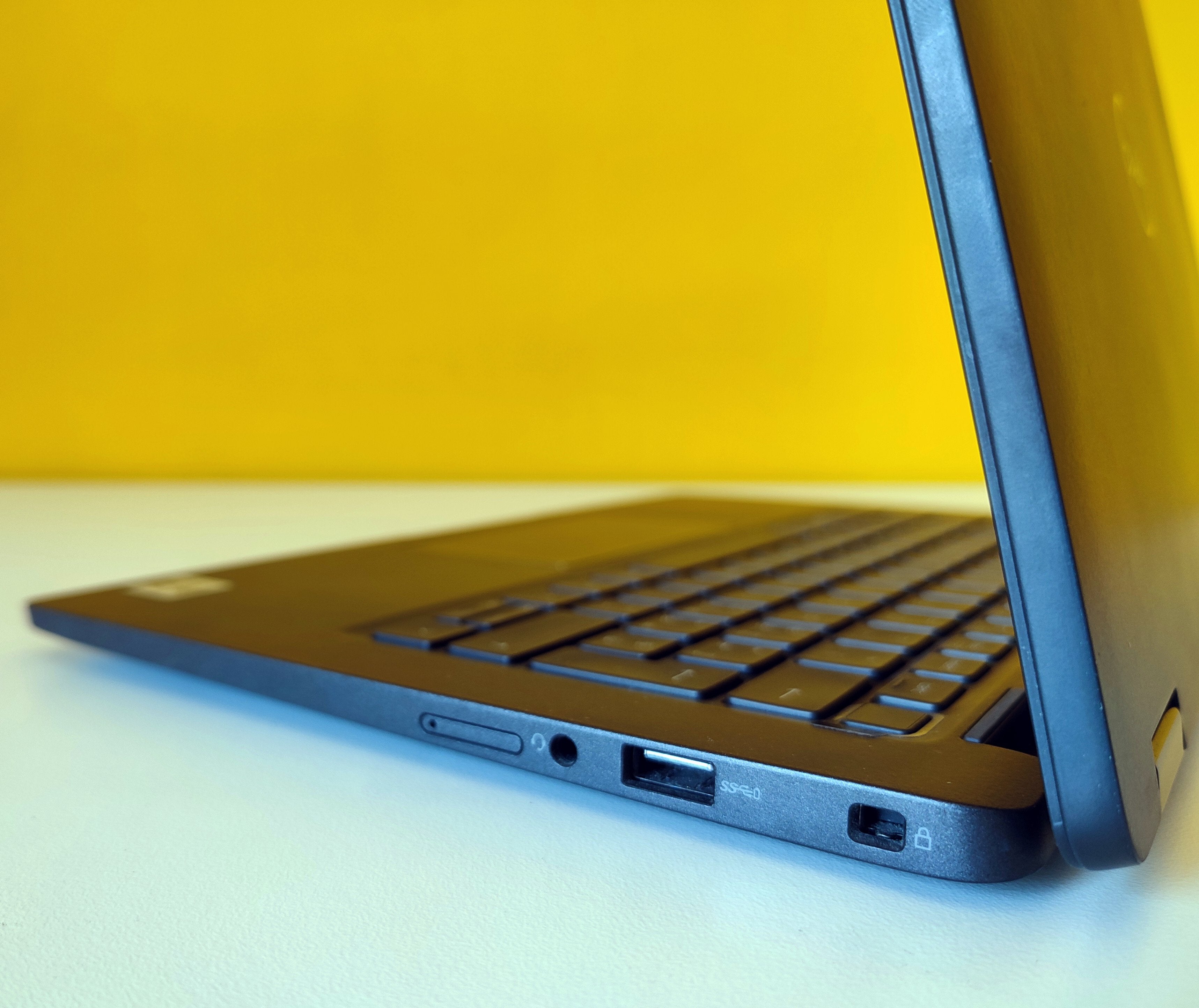 DELL Latitude 7310 Notebook 2-1 Convertibile 13.3" FullHD Touch Screen | Intel Core i5-10310 | Ram 16GB | SSD NVMe 512GB | WiFi Bluetooth Windows 11 Pro