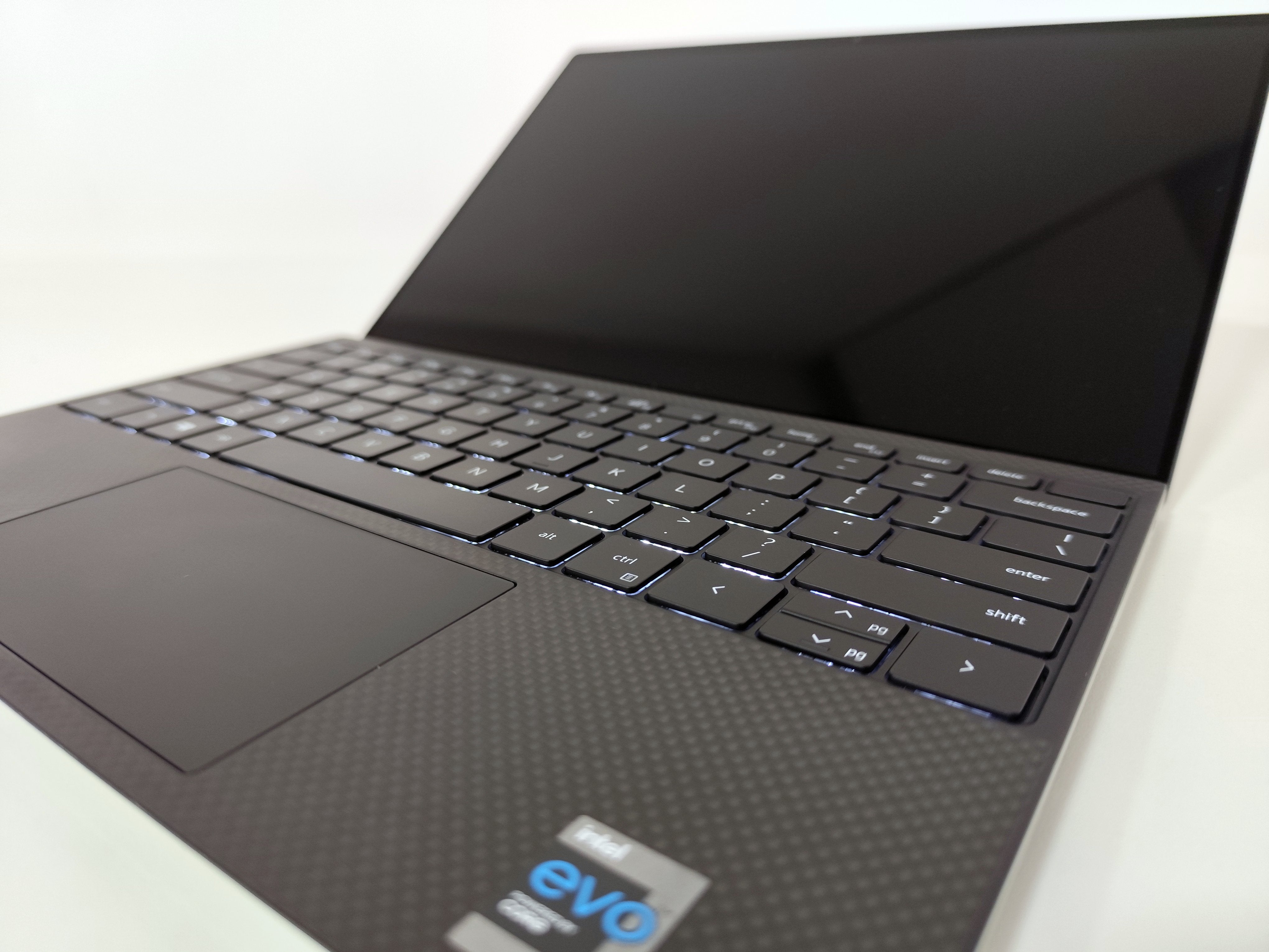 Dell XPS 9310 Notebook 13″ 4K TouchScreen | Intel Core i5-1135G7 | 16 GB RAM | FreeDOS Eleganz und Leistung