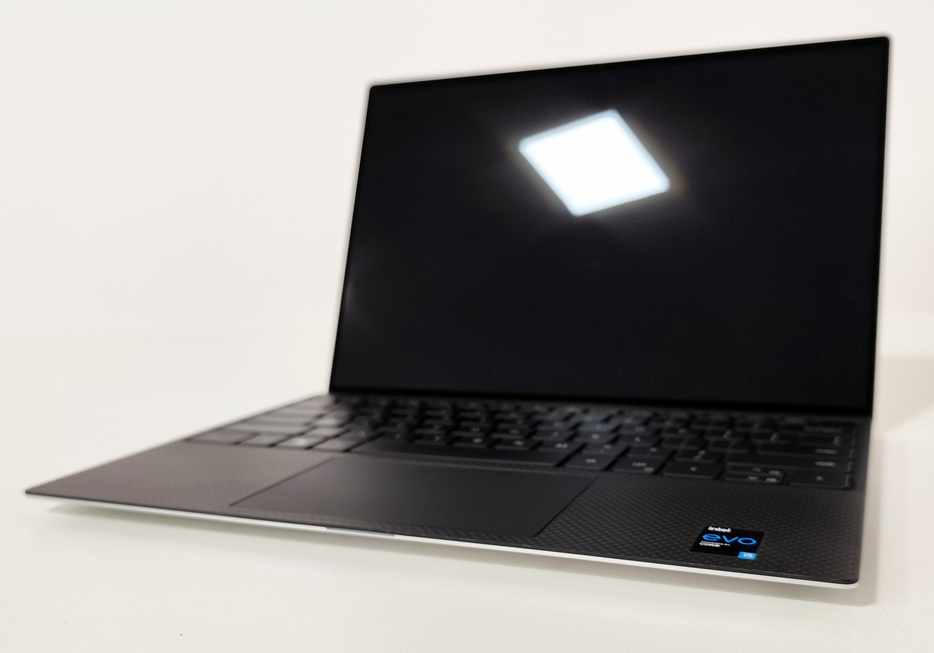 Dell XPS 9310 Notebook 13″ 4K TouchScreen | Intel Core i5-1135G7 | 16 GB RAM | FreeDOS Eleganz und Leistung