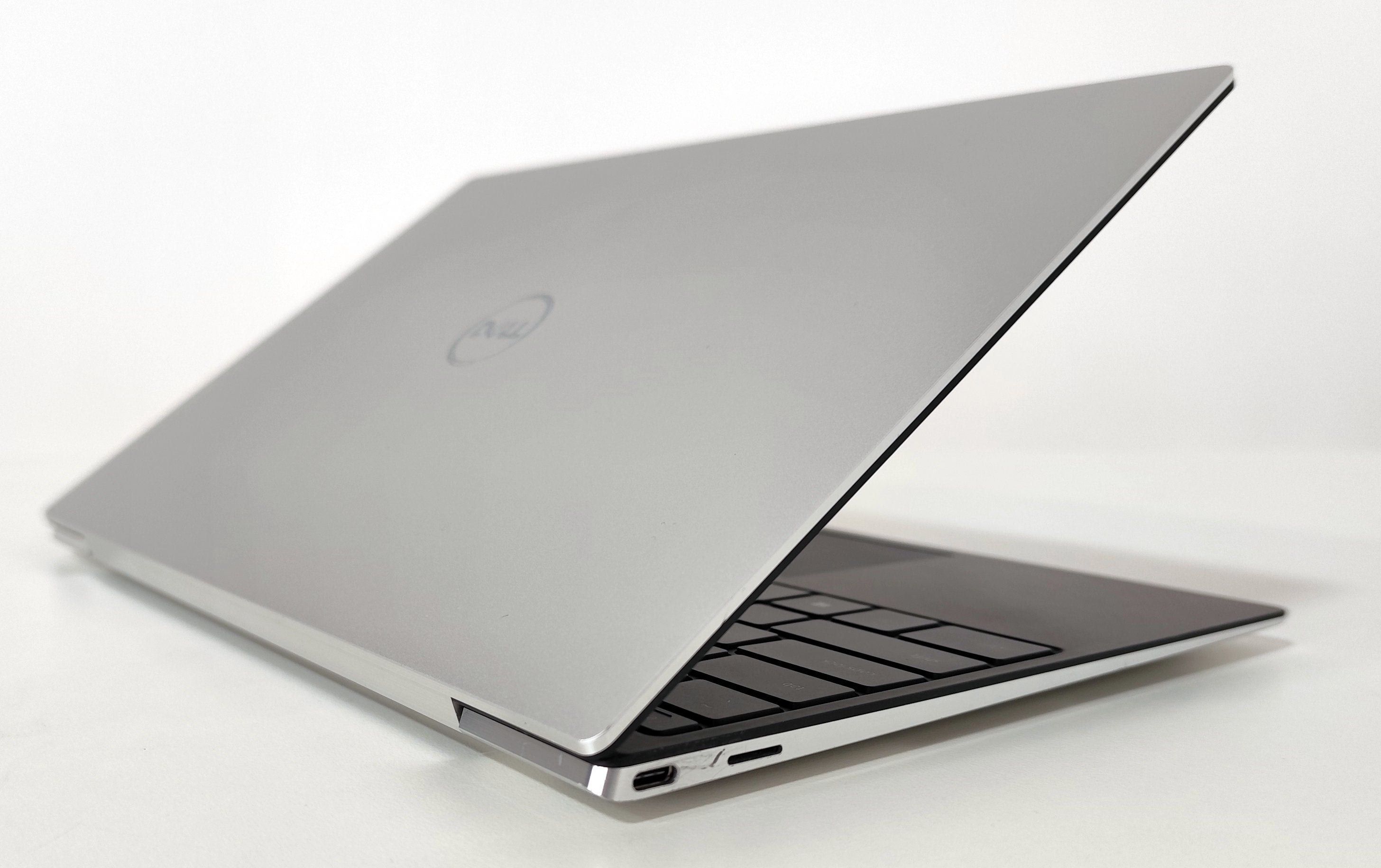 Dell XPS 9310 Notebook 13″ 4K TouchScreen | Intel Core i5-1135G7 | 16 GB RAM | FreeDOS Eleganz und Leistung