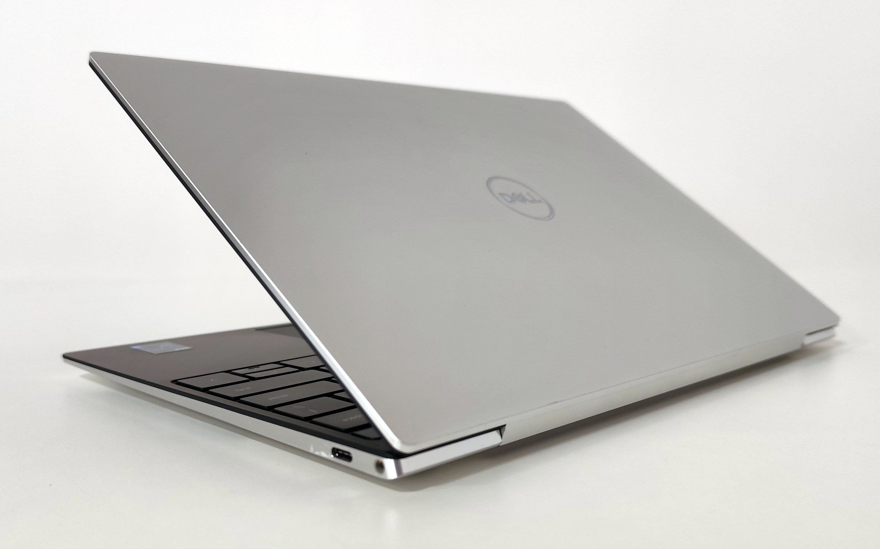 Dell XPS 9310 Notebook 13″ 4K TouchScreen | Intel Core i5-1135G7 | 16 GB RAM | FreeDOS Eleganz und Leistung