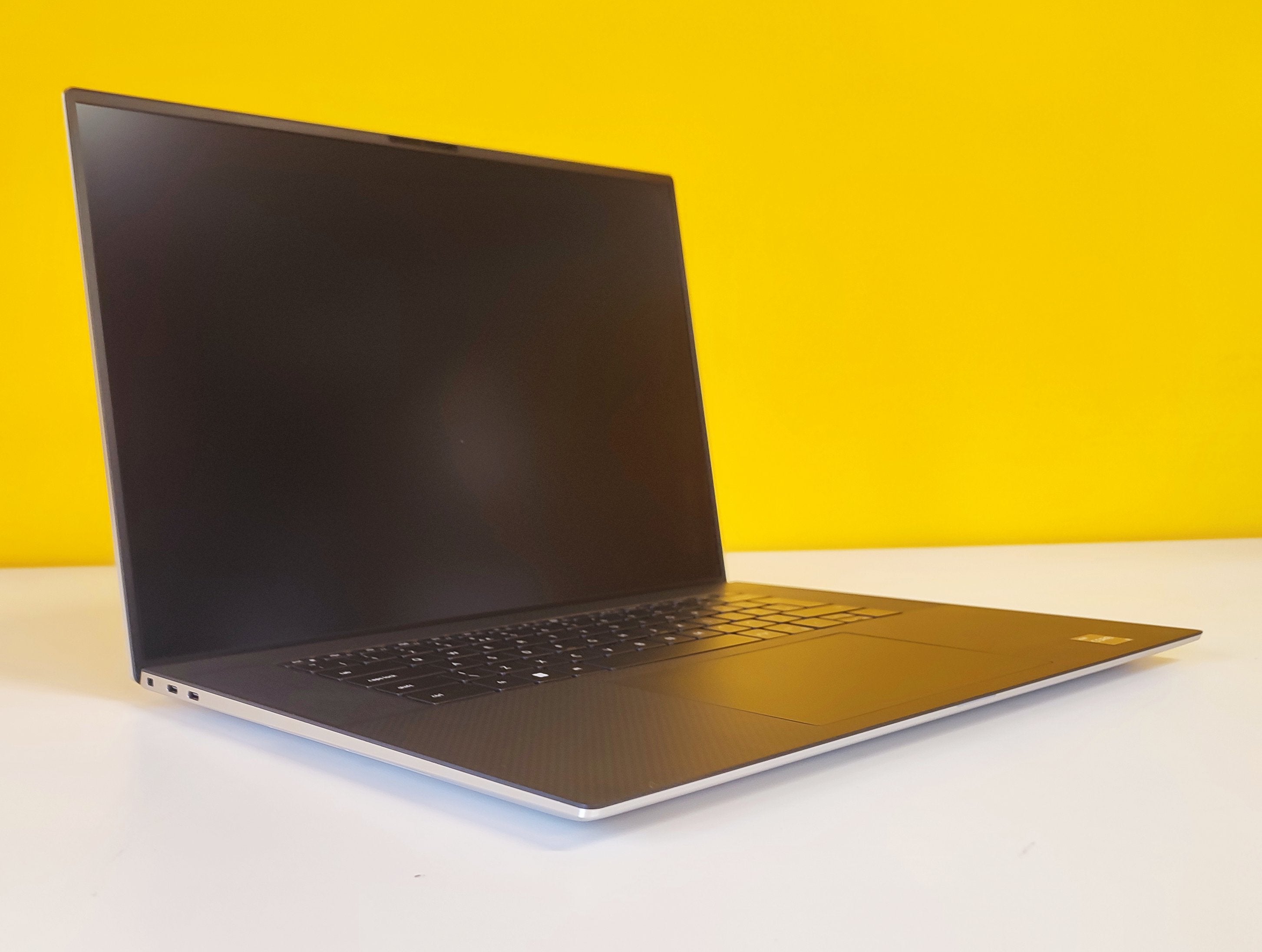 Dell XPS 9730 17"  | Intel Core i9-13900H | 64GB RAM | 1TB SSD | Nvidia RTX 4080 | Windows 11 Prodotto NUOVO
