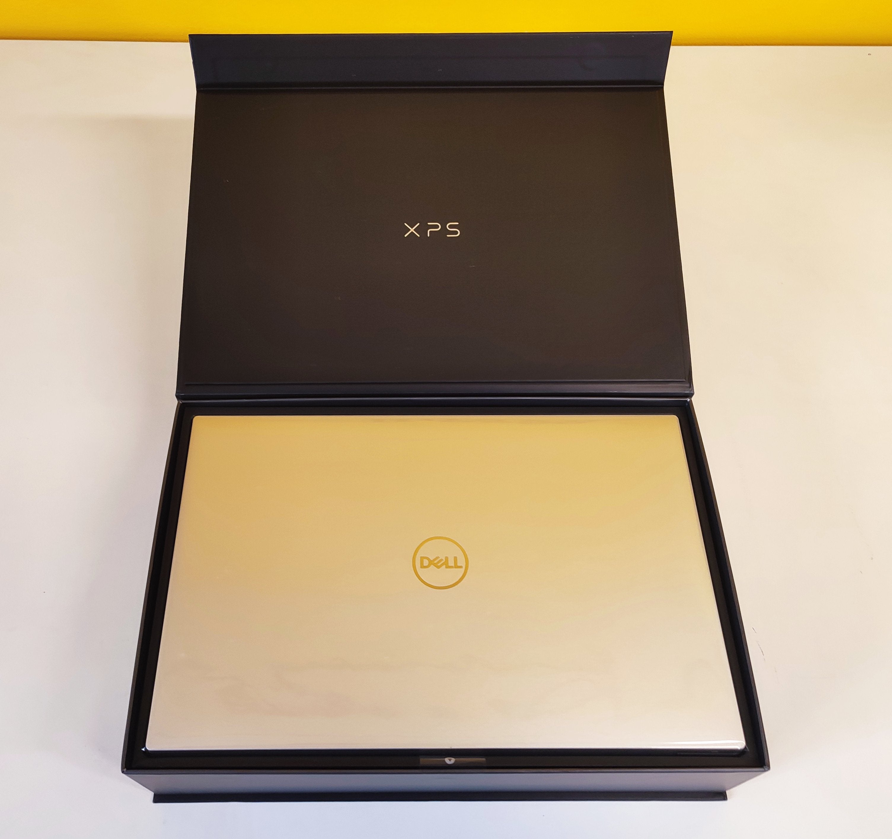 Dell XPS 9730 17"  | Intel Core i9-13900H | 64GB RAM | 1TB SSD | Nvidia RTX 4080 | Windows 11 Prodotto NUOVO