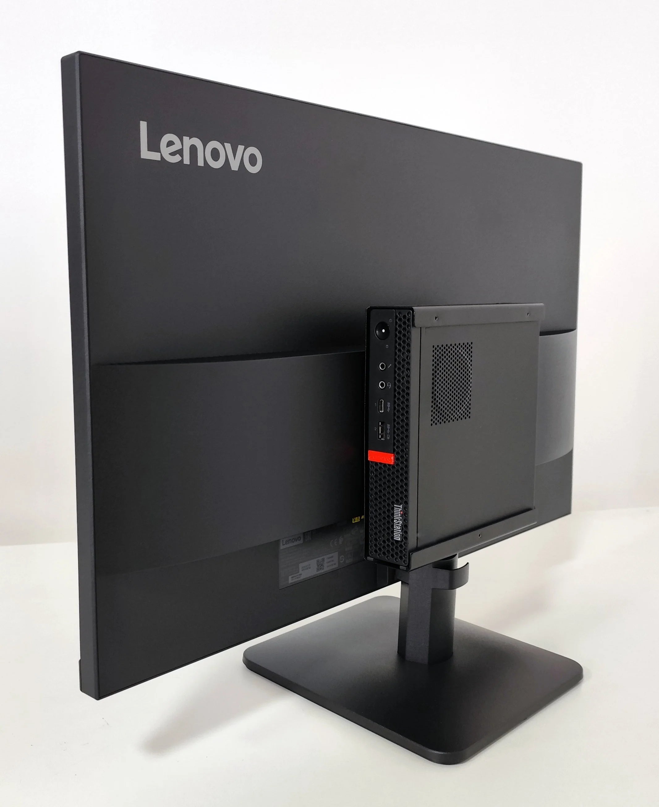 Lenovo All In One 27" FullHD con Mini PC ThinkCentre | Intel Core i7-8700T | Ram 16GB | SSD 1TB | FreeDOS