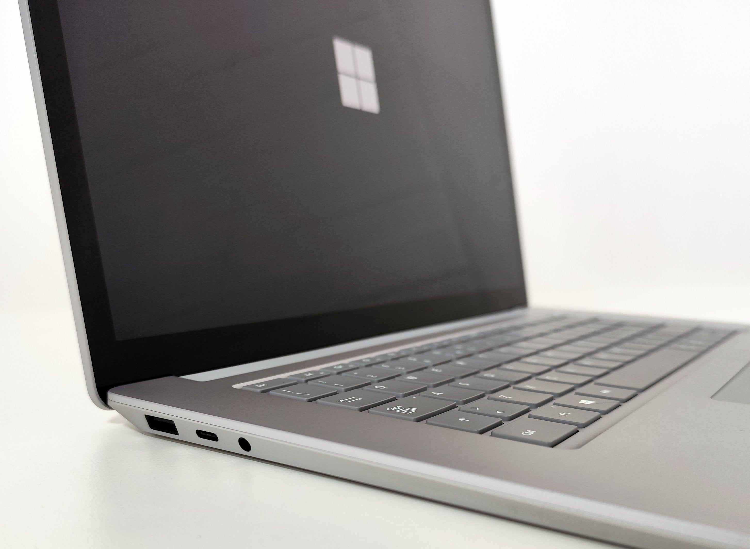 Microsoft Surface Laptop 3 15" Touch | Intel Core i5-1035G7 | FreeDOS Eleganza e potenza per lavoro e studio