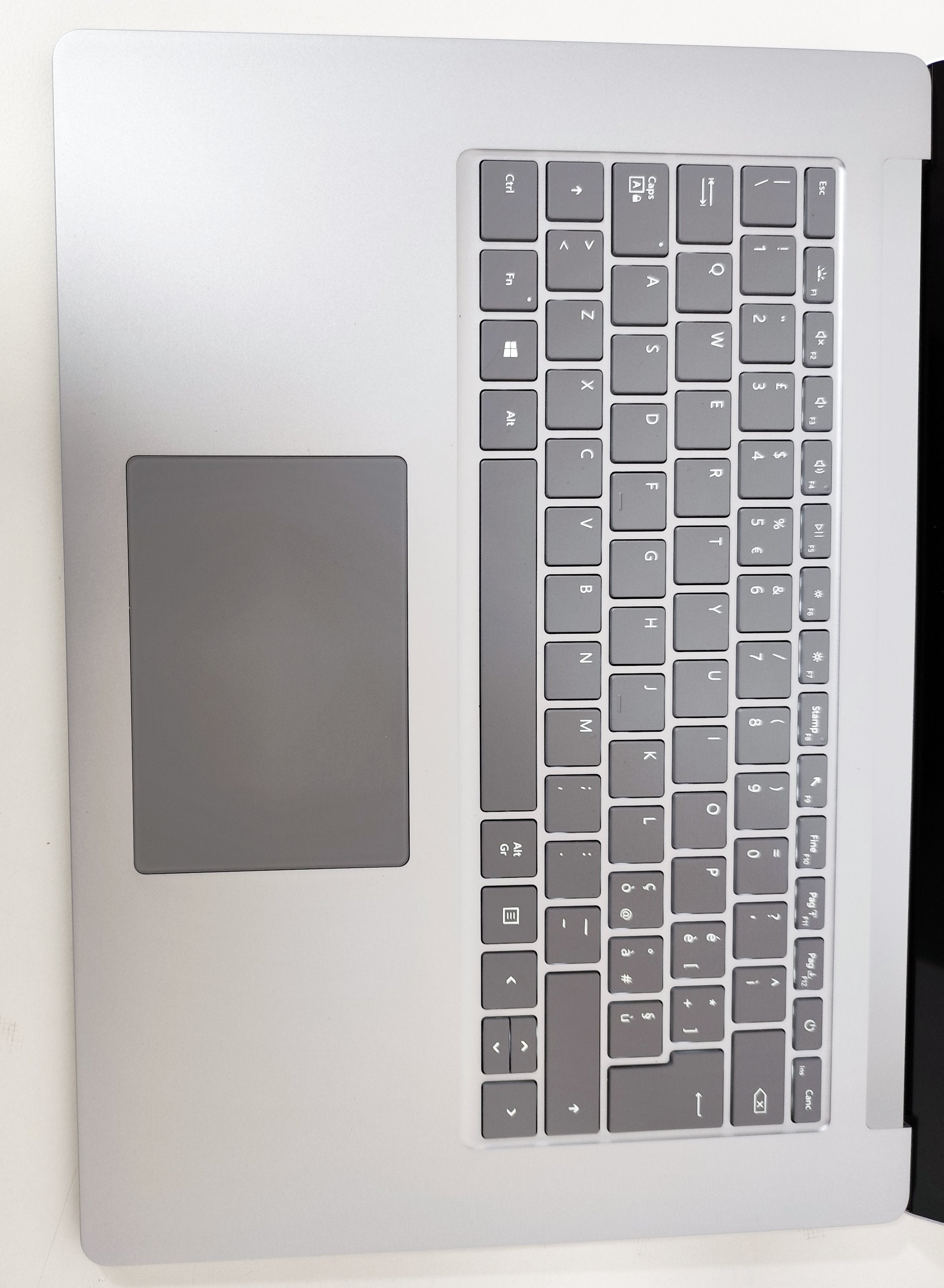 Microsoft Surface Laptop 3 15" Touch | Intel Core i5-1035G7 | FreeDOS Eleganza e potenza per lavoro e studio