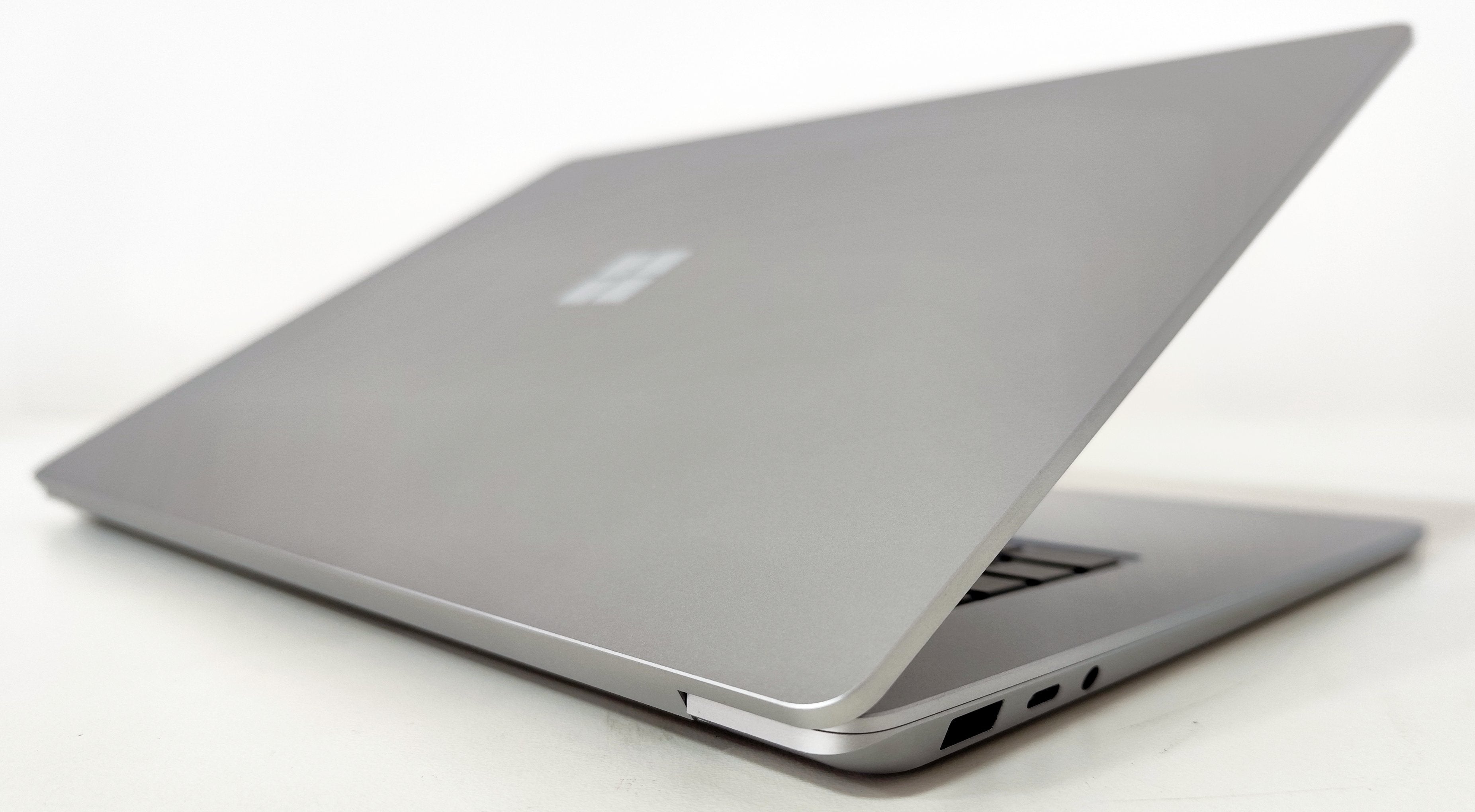 Microsoft Surface Laptop 3 15" Touch | Intel Core i5-1035G7 | FreeDOS Eleganza e potenza per lavoro e studio
