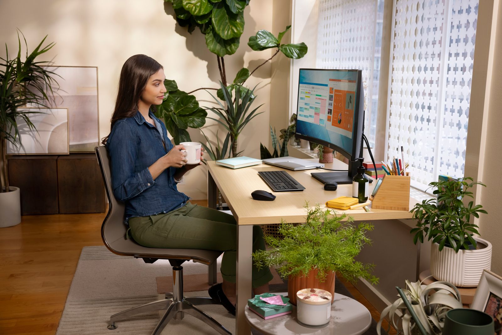 HP INC. HP P34HC G4 WQHD USB-C CURV 34 3440X1440 3YW