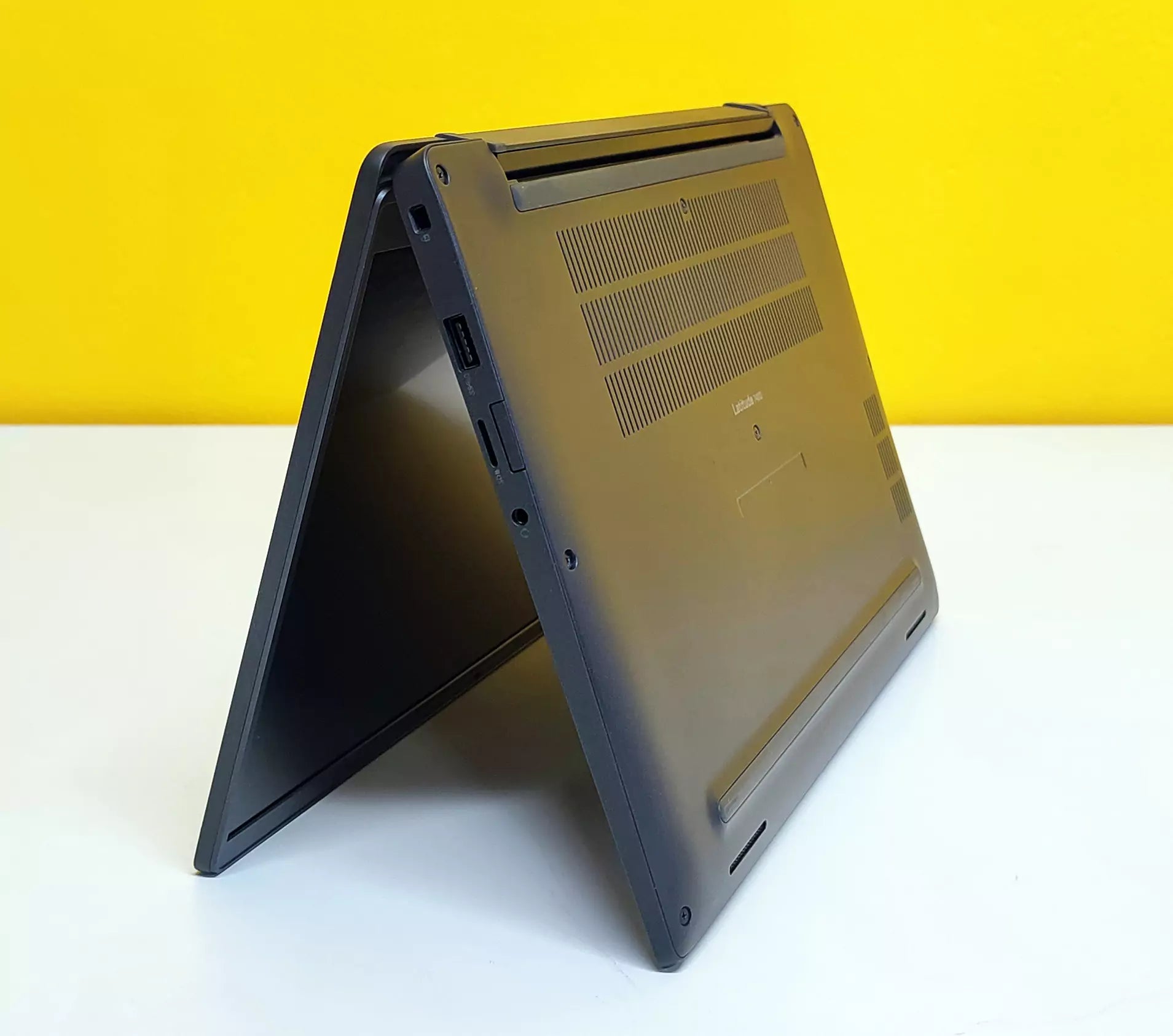 Dell Latitude 7400 Notebook 14" FullHD Touch Screen | Intel Core i5-8365U | Ram 16GB | SSD 512GB | Tastiera ITA Wi-Fi HDMI Windows 11 Pro Il notebook che non ti deluderà mai